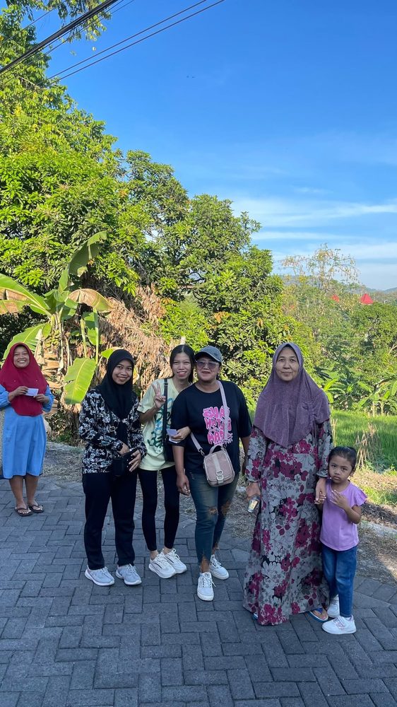 Momen kebersamaan warga